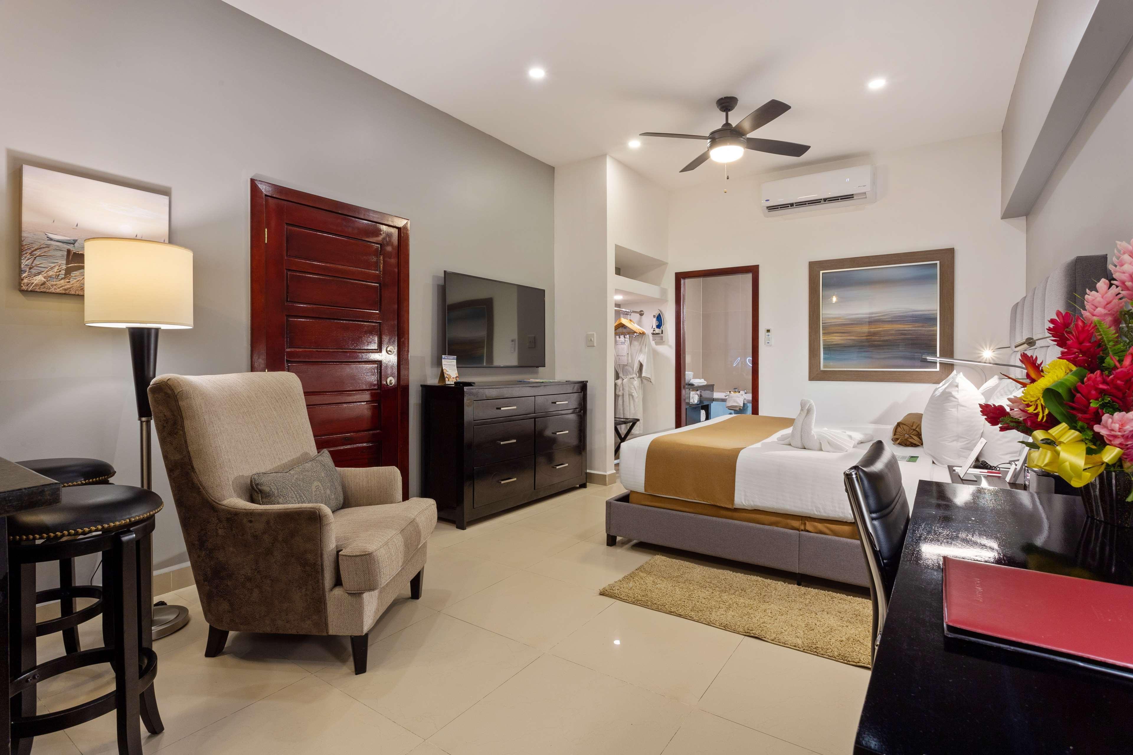 Best Western Plus Belize Biltmore Plaza Belize City Esterno foto