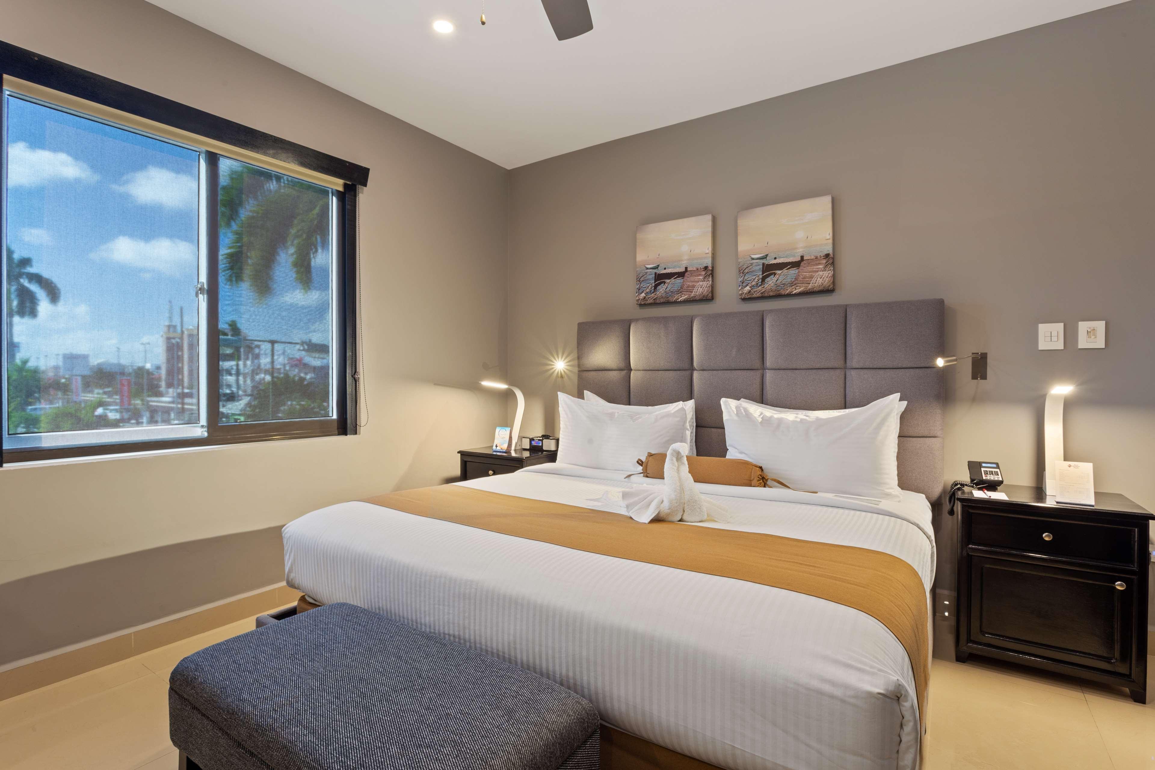 Best Western Plus Belize Biltmore Plaza Belize City Esterno foto
