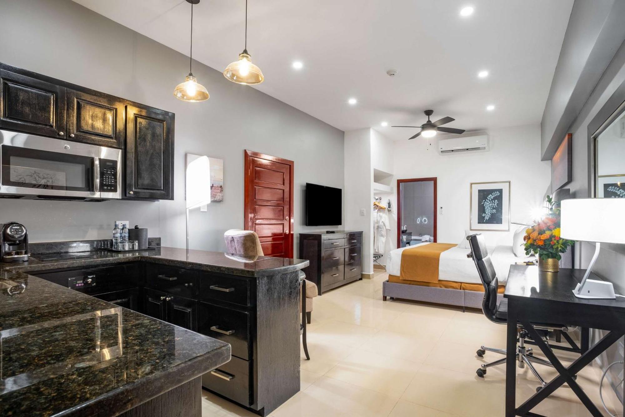 Best Western Plus Belize Biltmore Plaza Belize City Esterno foto